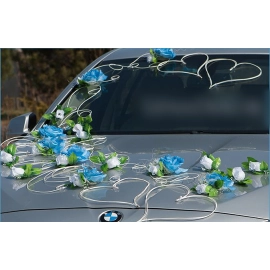 Blauwe rozen en harten voor trouwauto decoratie Blauwe rozen en harten voor trouwauto decoratie
